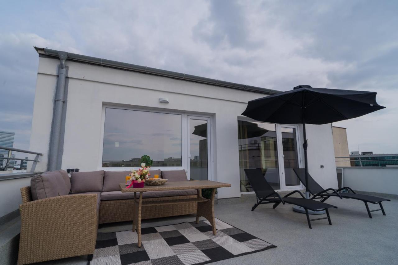 בוקרשט Penthouse With Huge Rooftop Terrace & City View מראה חיצוני תמונה